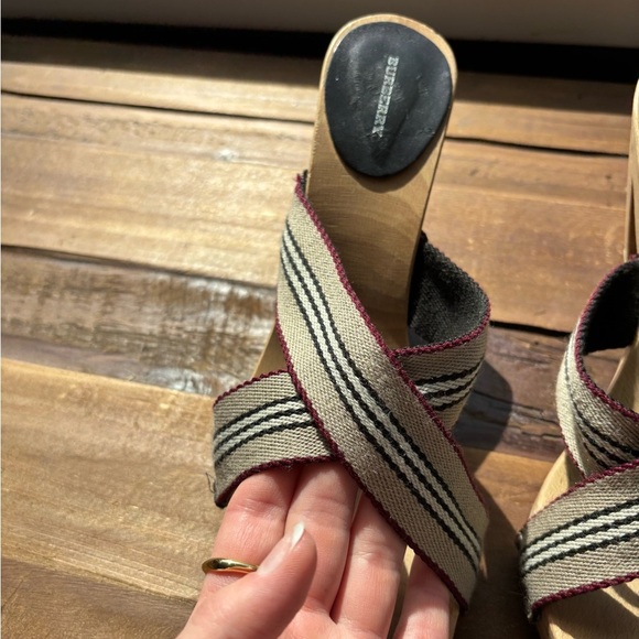 Burberry Vintage Striped Wooden Heeled Cross Strap Sandals Size 40 - Picture 9 of 11